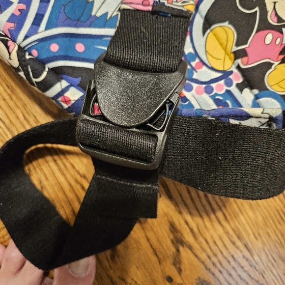 Disney Vera Bradley sling bag Mickeys celebration - Picture 9 of 9